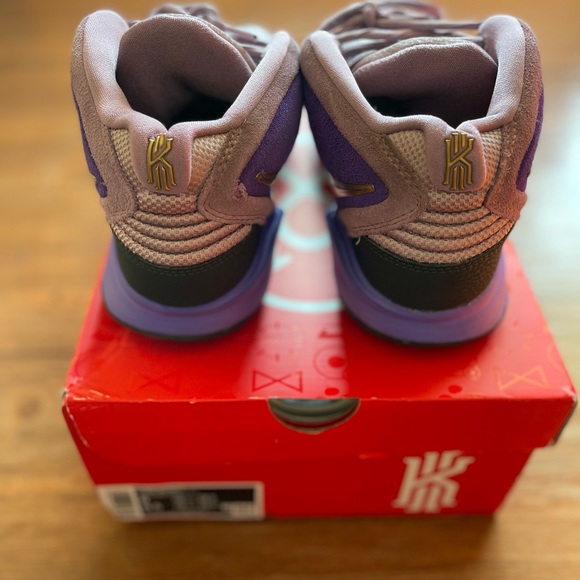 Nike Kyrie Infinity Amethyst Wave/Metallic Gold Men’s Size 8, Like New - Picture 6 of 8